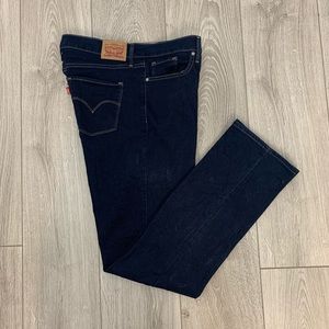 Levis’s Woman’s 314 Shaping Straight Leg